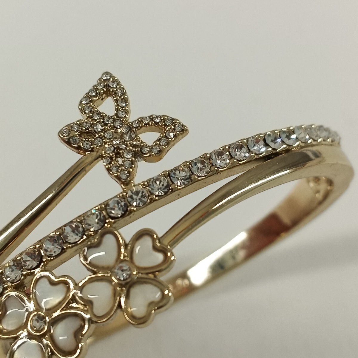 ANNE KLEIN women’s Bangle Bracelet Crystal Brass plated Gold One Size
