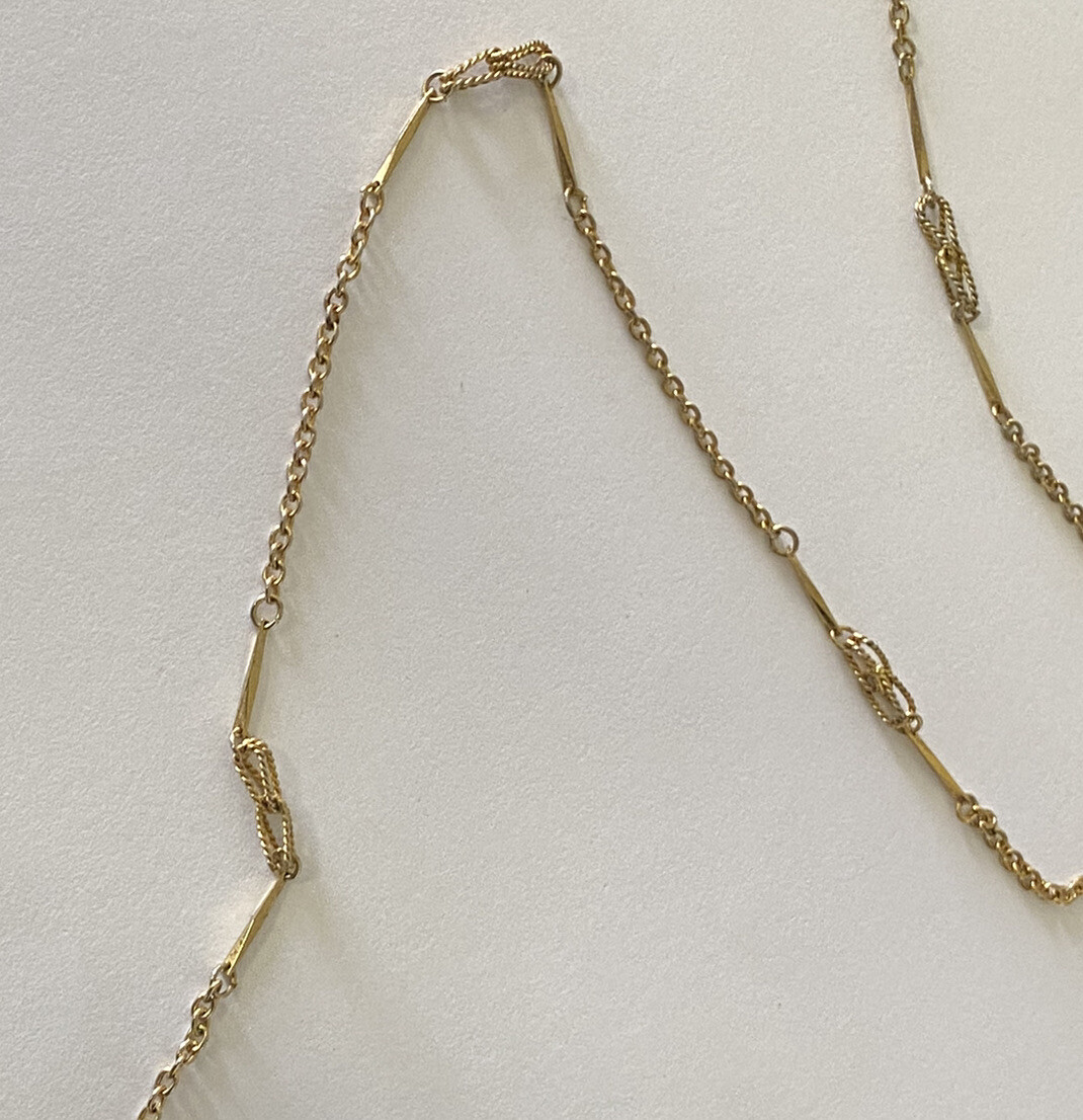 Interesting Varied Styles Of Gold Tone Chain Links 28” Necklace