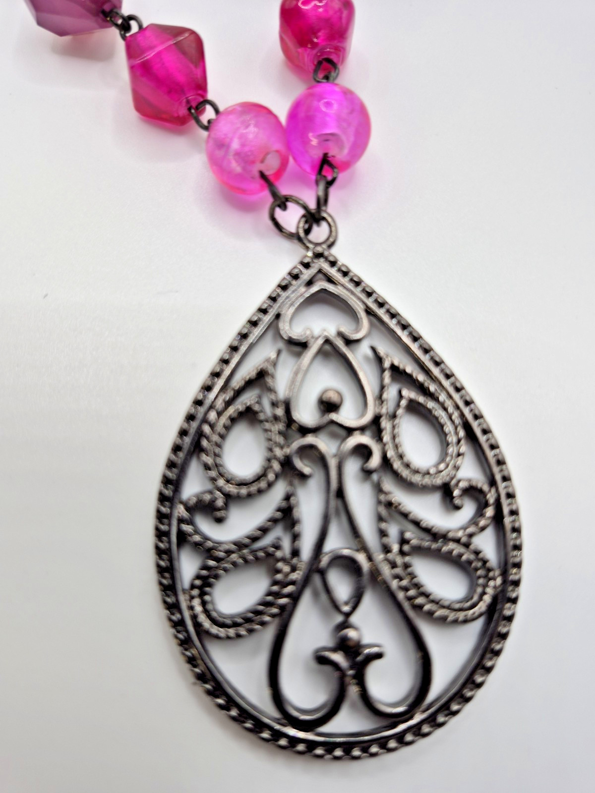 Necklace Boho Pink Purple Dyed Shell w Gunmetal Hearts Drop 20″-23″ Adjustable