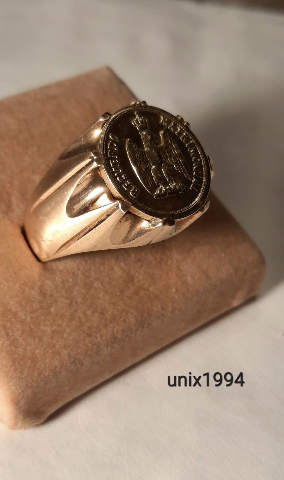 Vintage Recuerdo Token- Ring Medallion Ring Gold Tone size 10-10.5