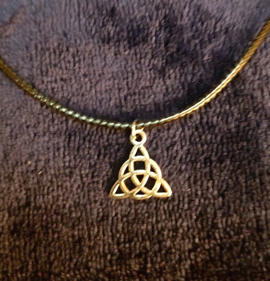 Celtic Knot Style Necklace Silver Alloy Pendant Faith Heritage 1″ Leather Rope