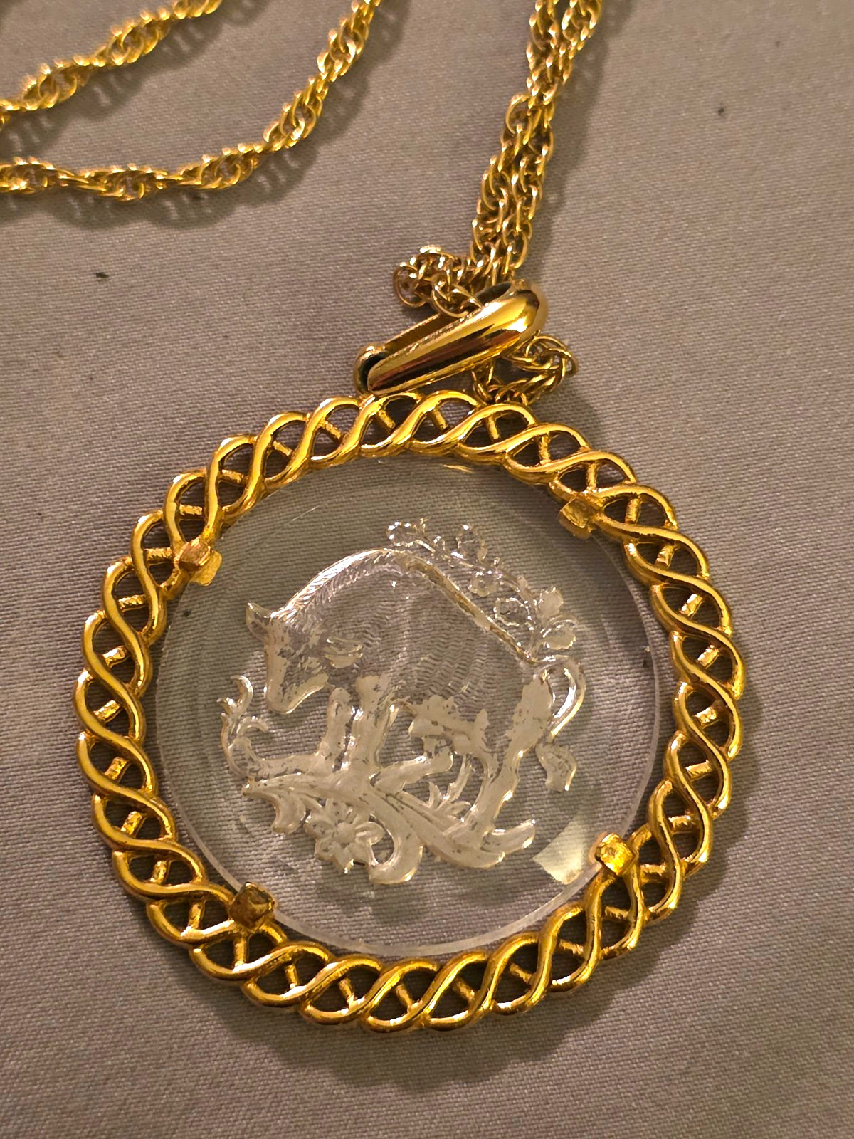 Avon Signed Gold Plated Rope Chain Necklace Round Clear Glass Animal Pendant