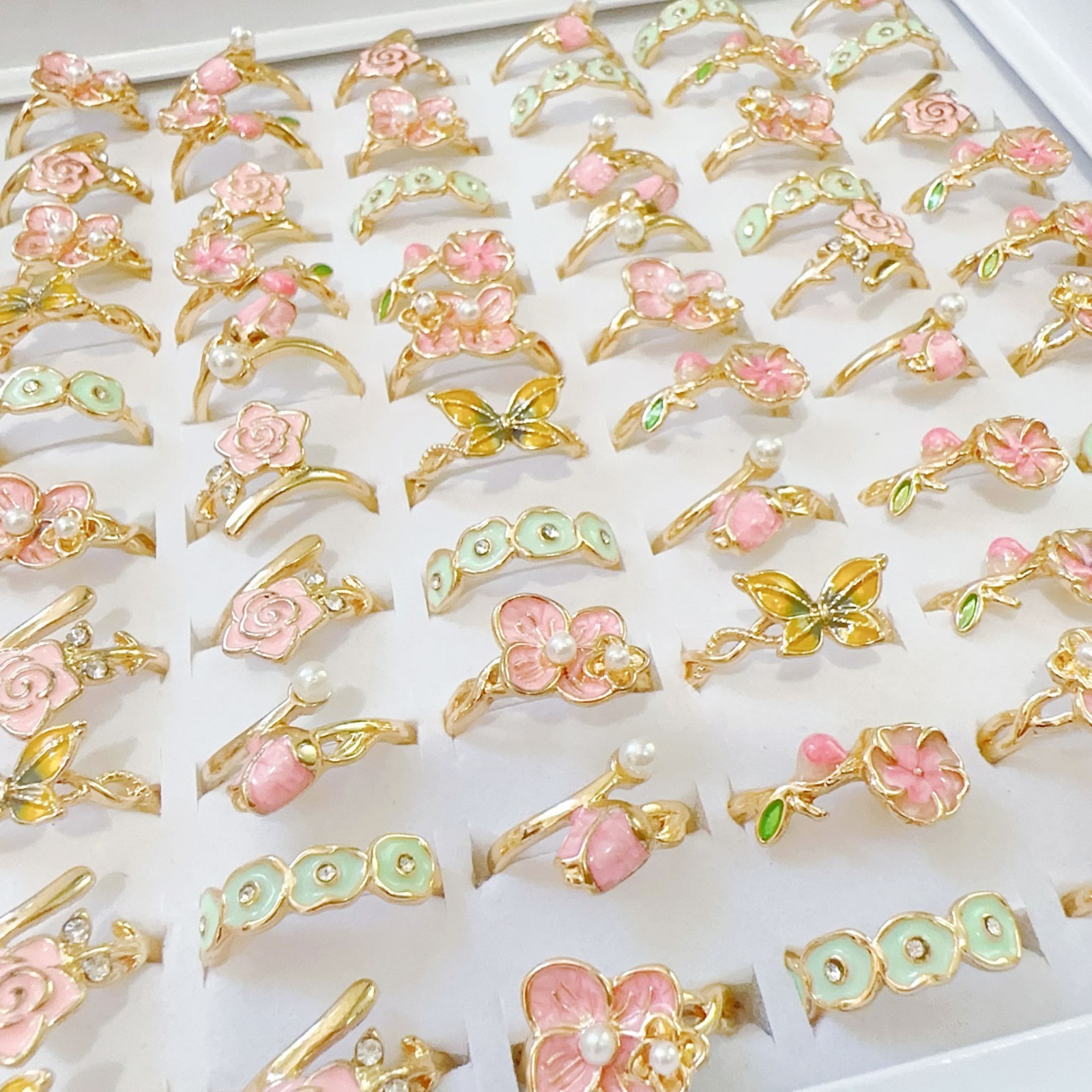 Wholesale 50Pcs Mixed Rings Dripping Rhinestone Flower Alloy Women Jewelry