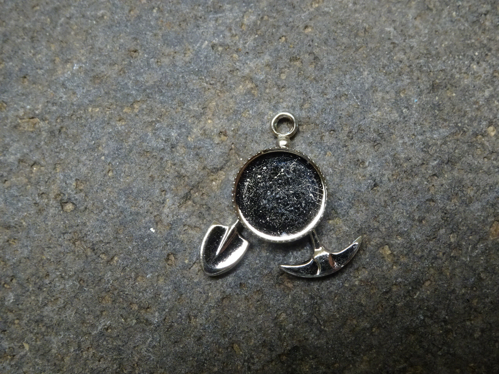 Rock Pick Rhodium Silver Plated Pendants 8mm Round Bezel (pkg 12) 1250