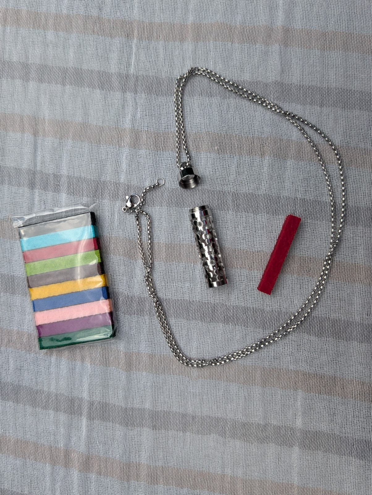 Flowers Essential Oil Necklace Cylinder Filigree Pendant w/extra Felts S7