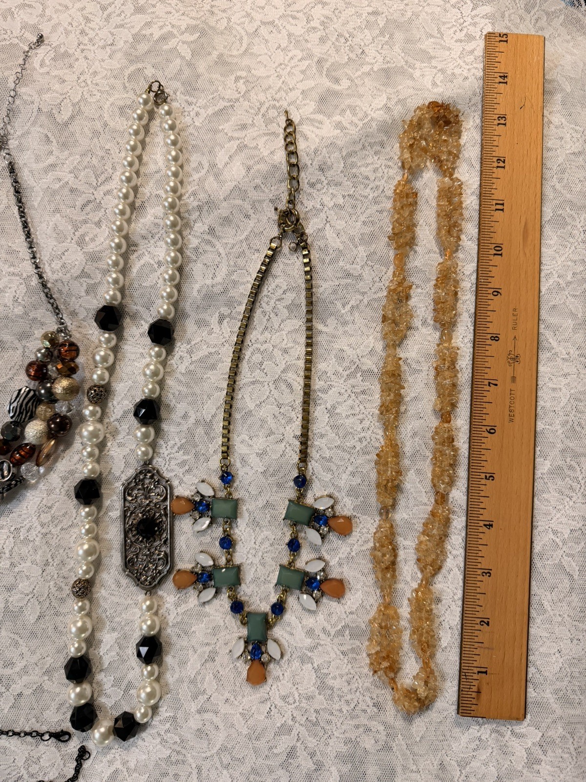 Lot of 8 Varied Necklaces for Young Women Fashion Jewelry – Modern Fashion