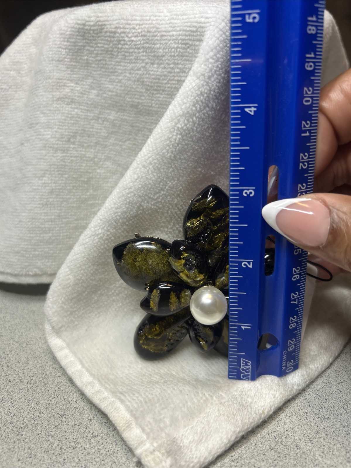 NATASHA RESIN FLOWER BROOCH WITH MULTICOLOURED RHINESTONES IN YELLOW/ BLACK