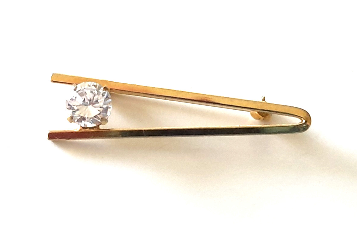 VTG Brilliant Cut Queen Anne Cubic Zirconia Bright Gold Tone 1.25″ Pin Brooch