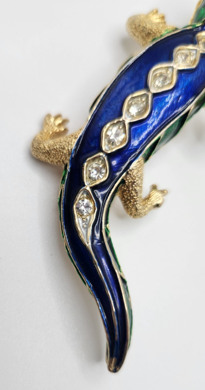 Lizard with a Wiggling Tongue Gold Tone Enamel Brooch