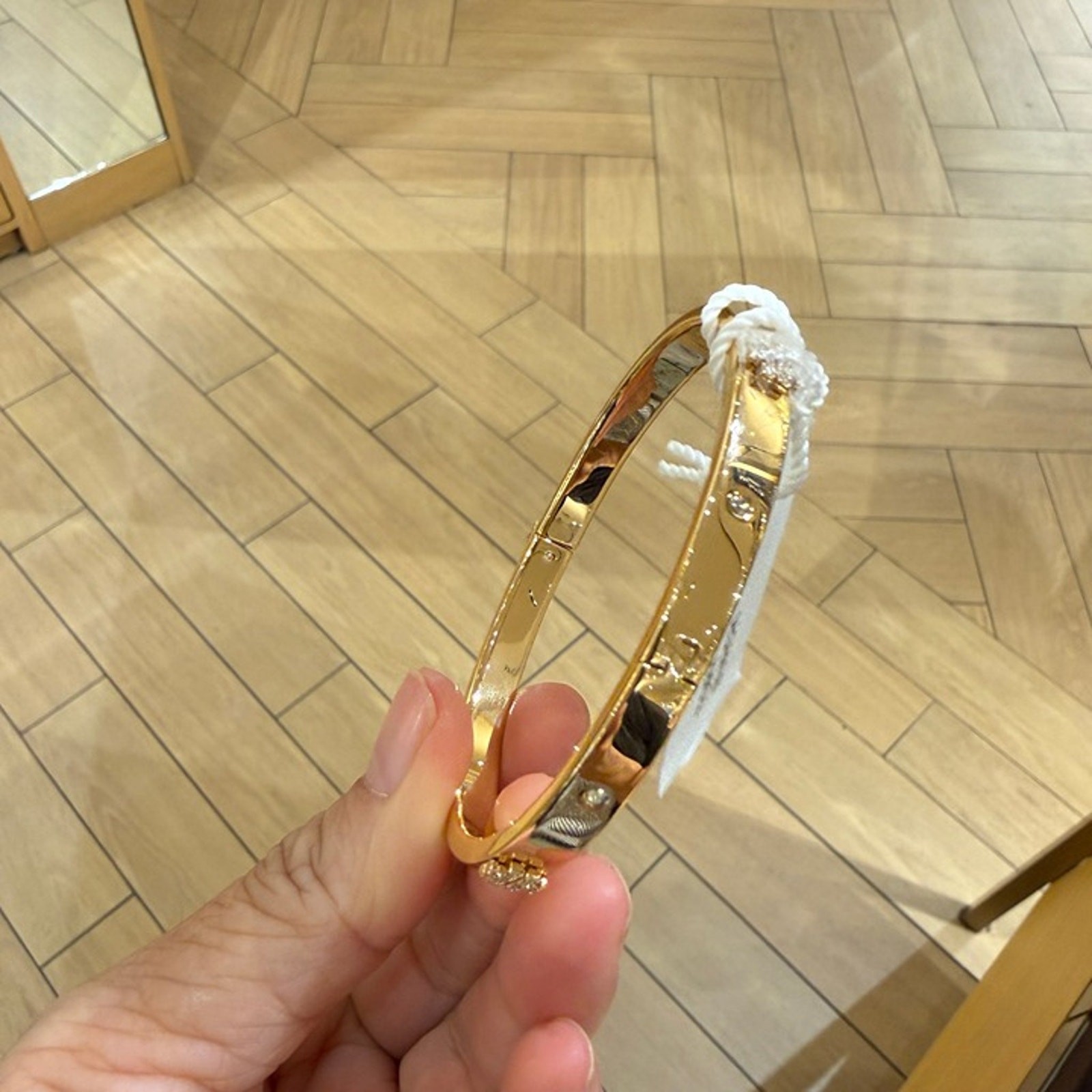 NEW‼️Tory Burch Pave Logo Hinge Bangle 164157 Tory Gold /Crystal $200