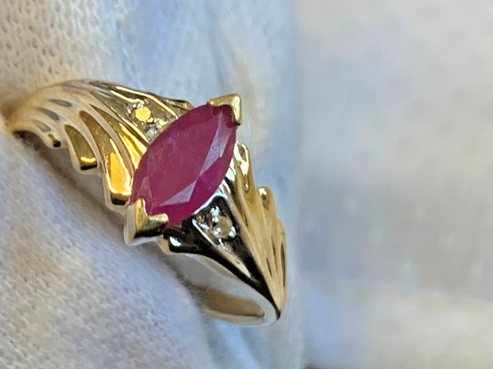 10K Yellow Gold Ring 1.62g Fine Jewelry Size 7 Band Ruby & Clear Color *READ*