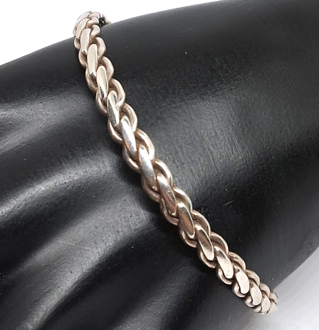 Vintage Chevron-Style Woven 925 Sterling Silver Bangle Bracelet Size 7.75 In 16G
