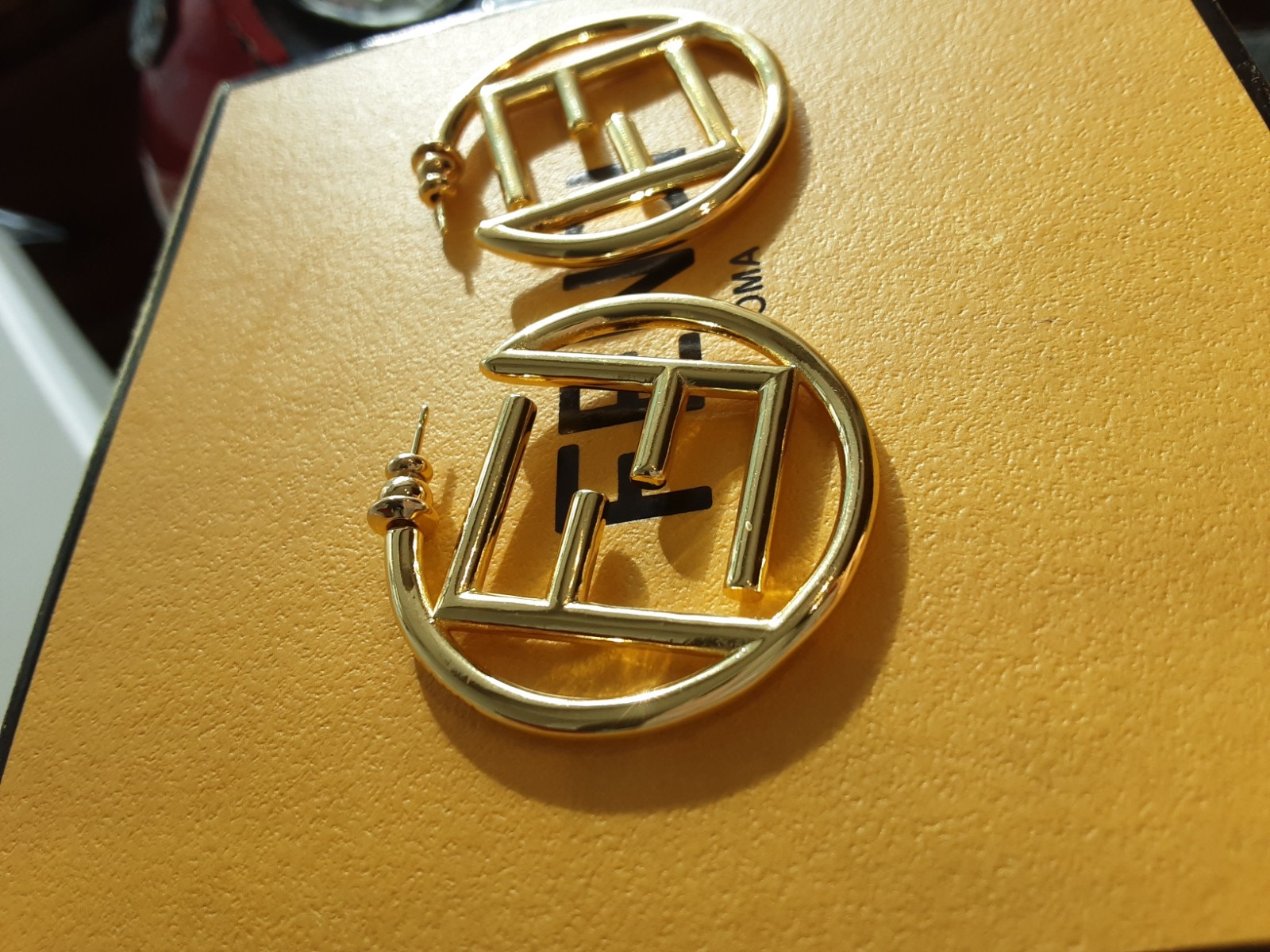 100% Fendi Earrings 💜💜 logo FF hoops 1.3 inch magnetic box