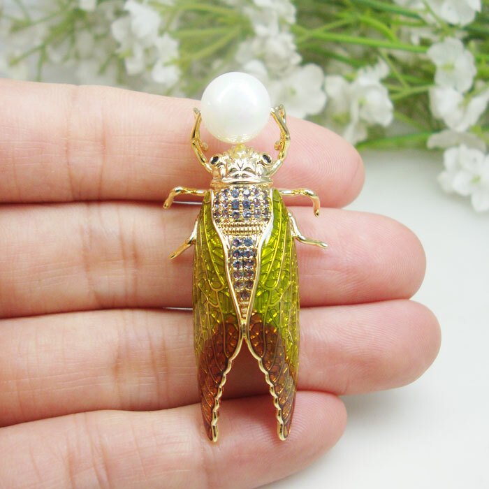 Vintage Cicada Insect Zircon Crystal Woman’s Gold Tone Pearl Brooch Pin Gifts