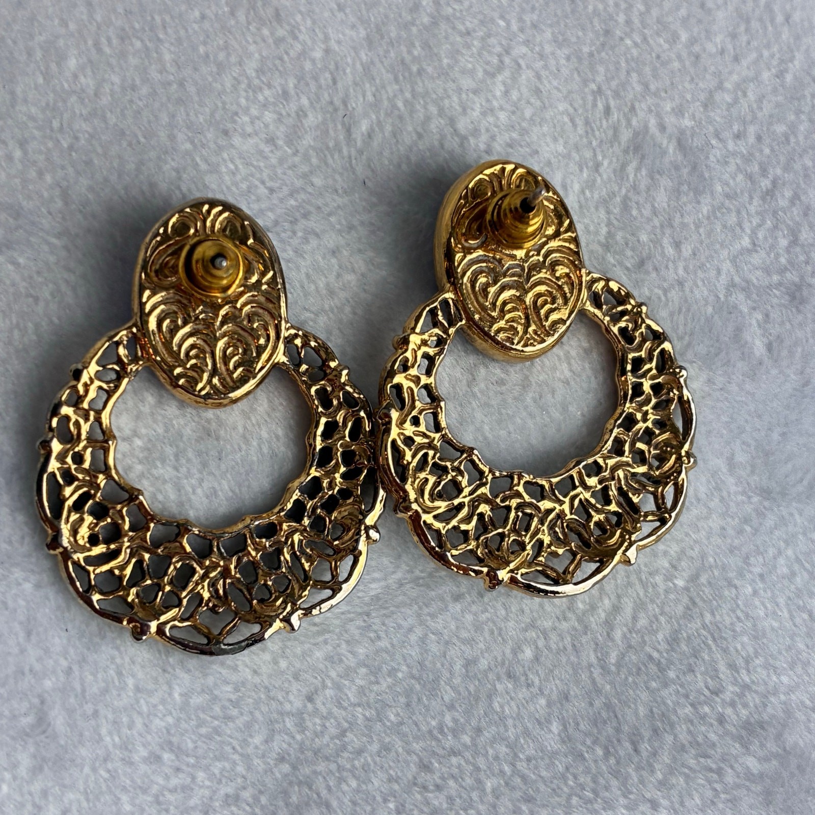 Gold Blue Earrings Large Cut Sapphire Colored Oval Stones Filigree Metal Sparkle