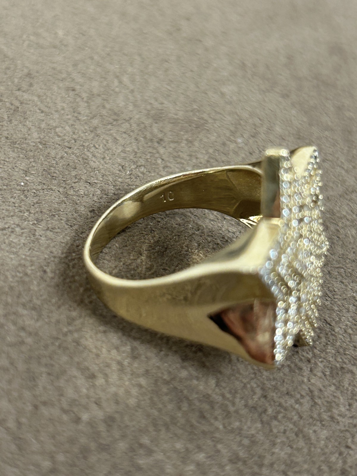 SPARKLY 10K YELLOW GOLD CZ STAR SHAPE RING SIZE 9.25
