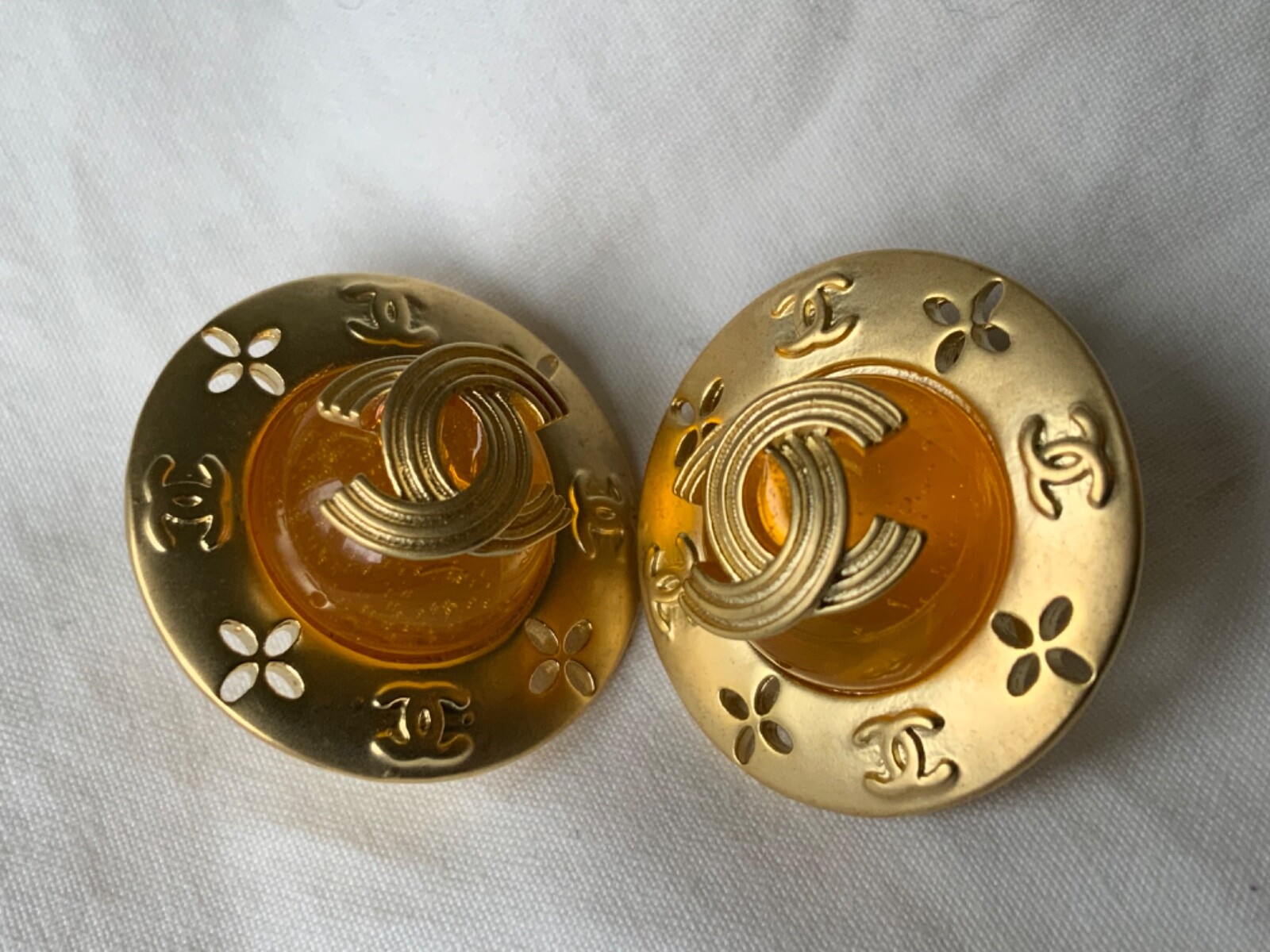 Chanel gripoix glass brown oil slick logo CC clipon earrings France signed 2884