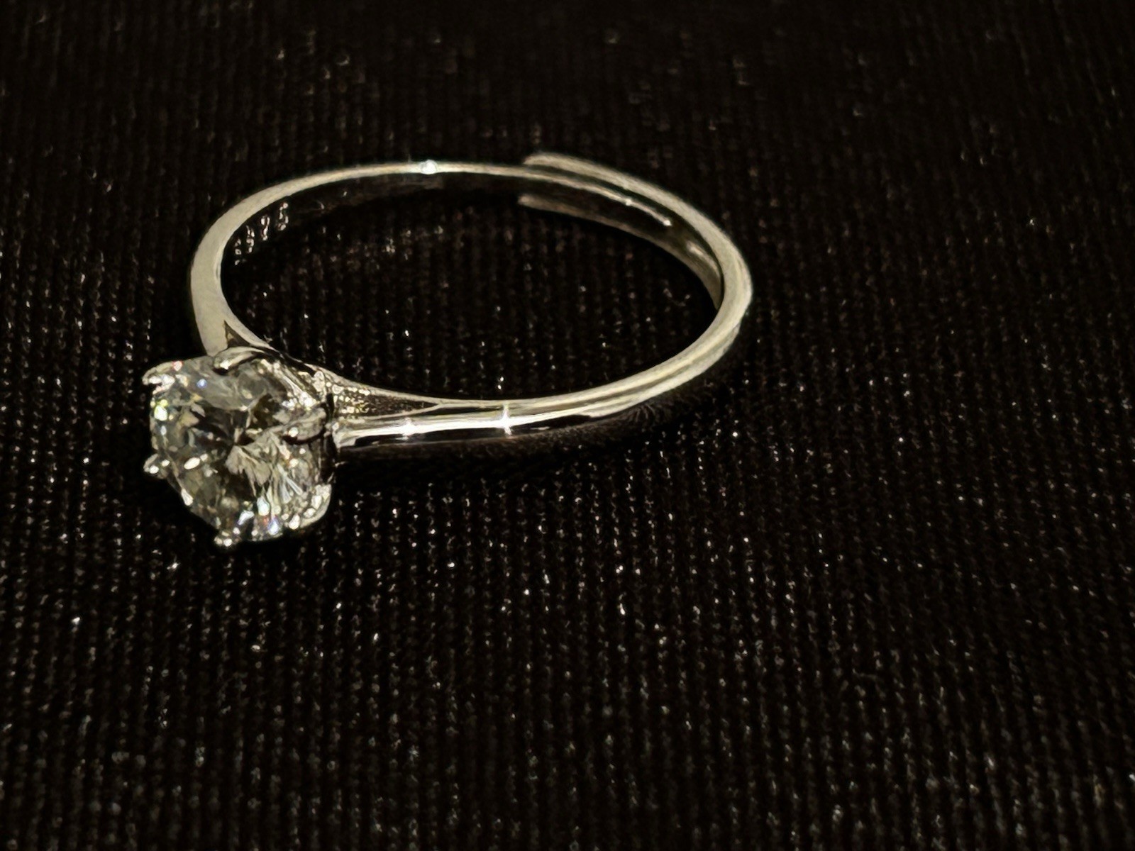 925 Sterling Silver 1 Carat Moissanite Solitaire Ring