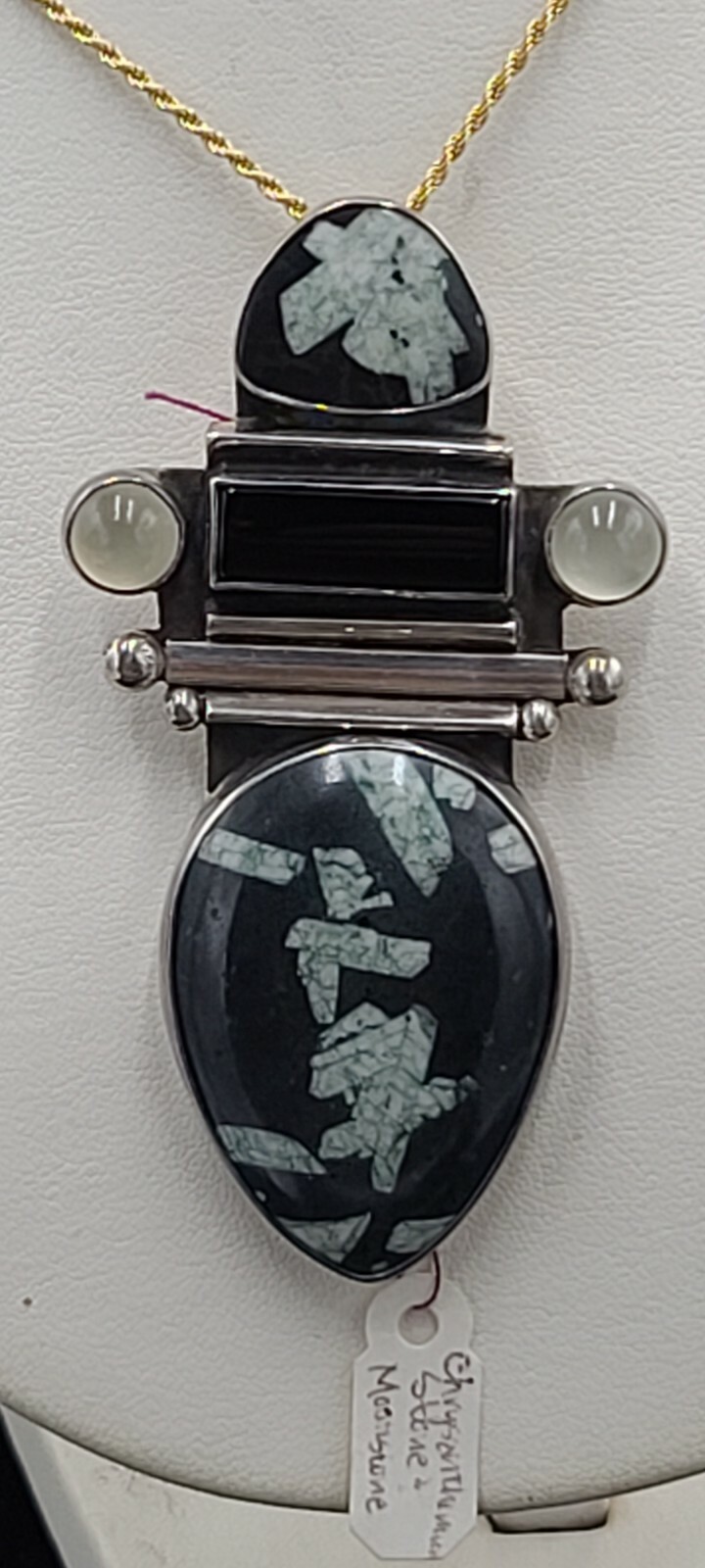 PENDANT & BROCH : CHRYSANTHENTHMUM STONE w/ MOONSTONES