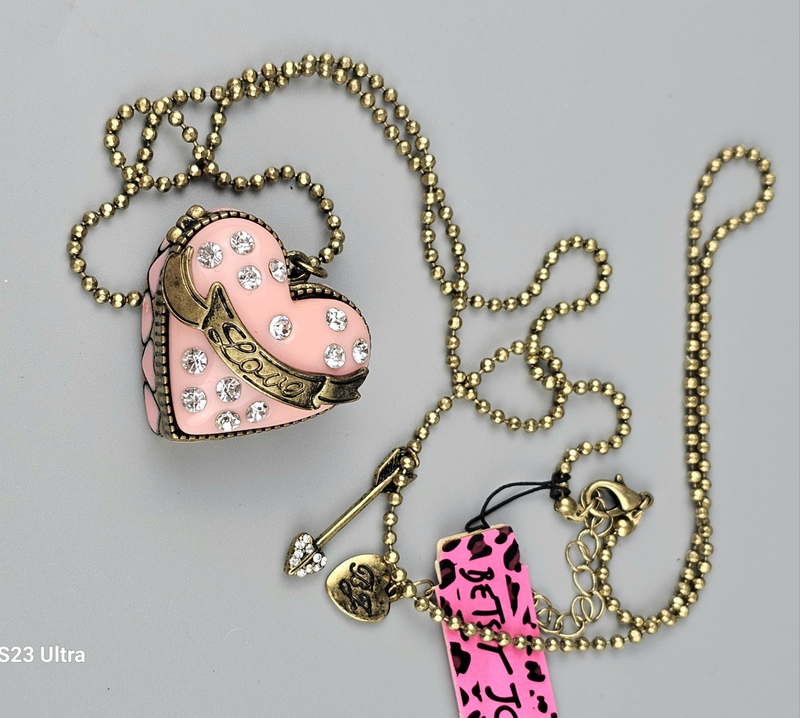 BETSEY JOHNSON BEAUTIFUL PINK CRYSTAL & ENAMEL HEART PENDANT LOCKET NECKLACE NWT