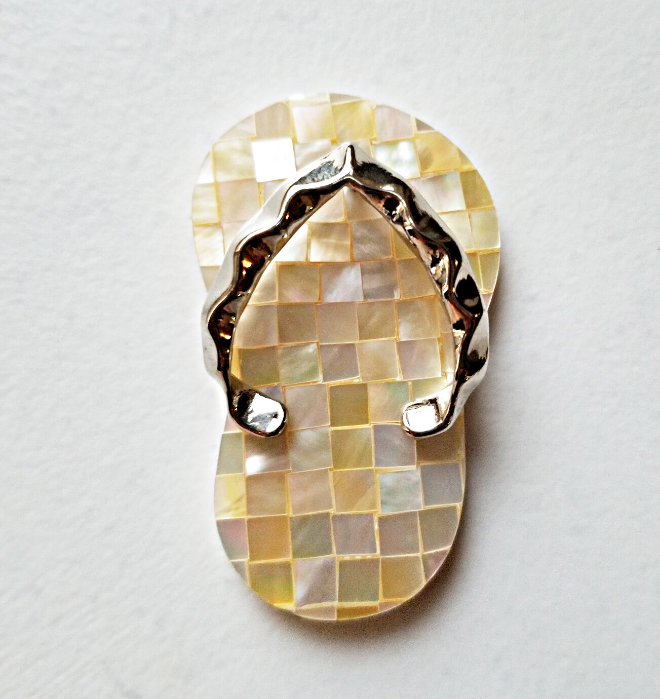 5.5 X 3.2cm Flip-Flops Shape Pearl Shell Pendant – Yellow
