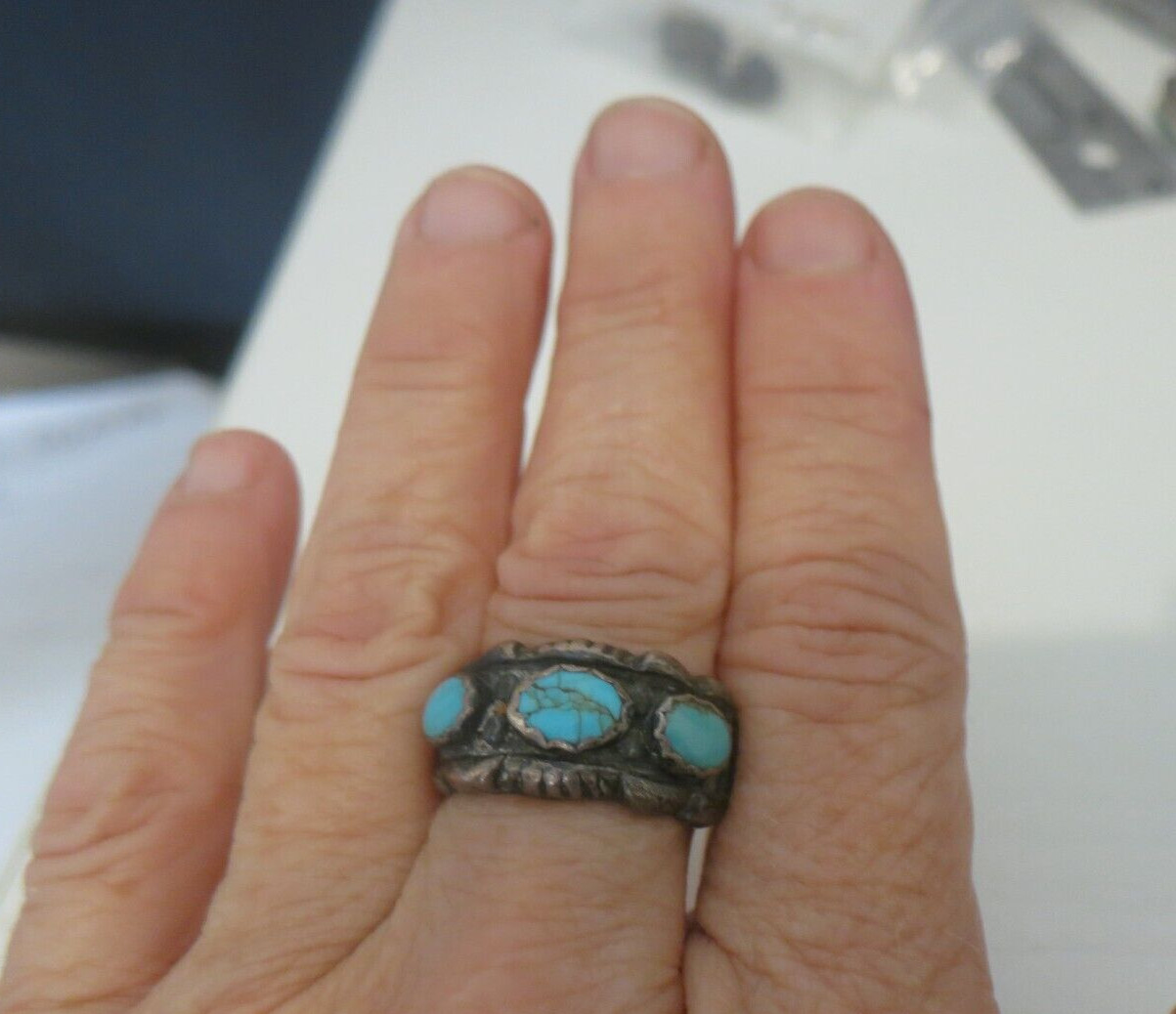 Vintage Sterling VERY OLD DESIGNERS 3 JADE Stone center RING Size 8.5