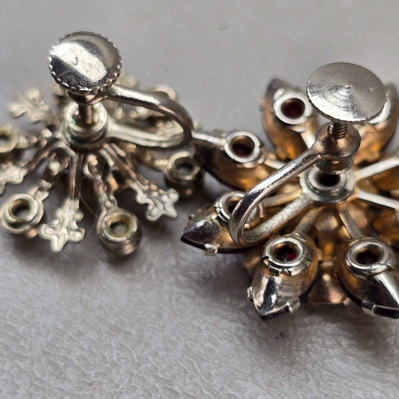 Lot of 2 Vintage Rhinestone Earrings Screw Back Aurora Borealis Red Pink Floral