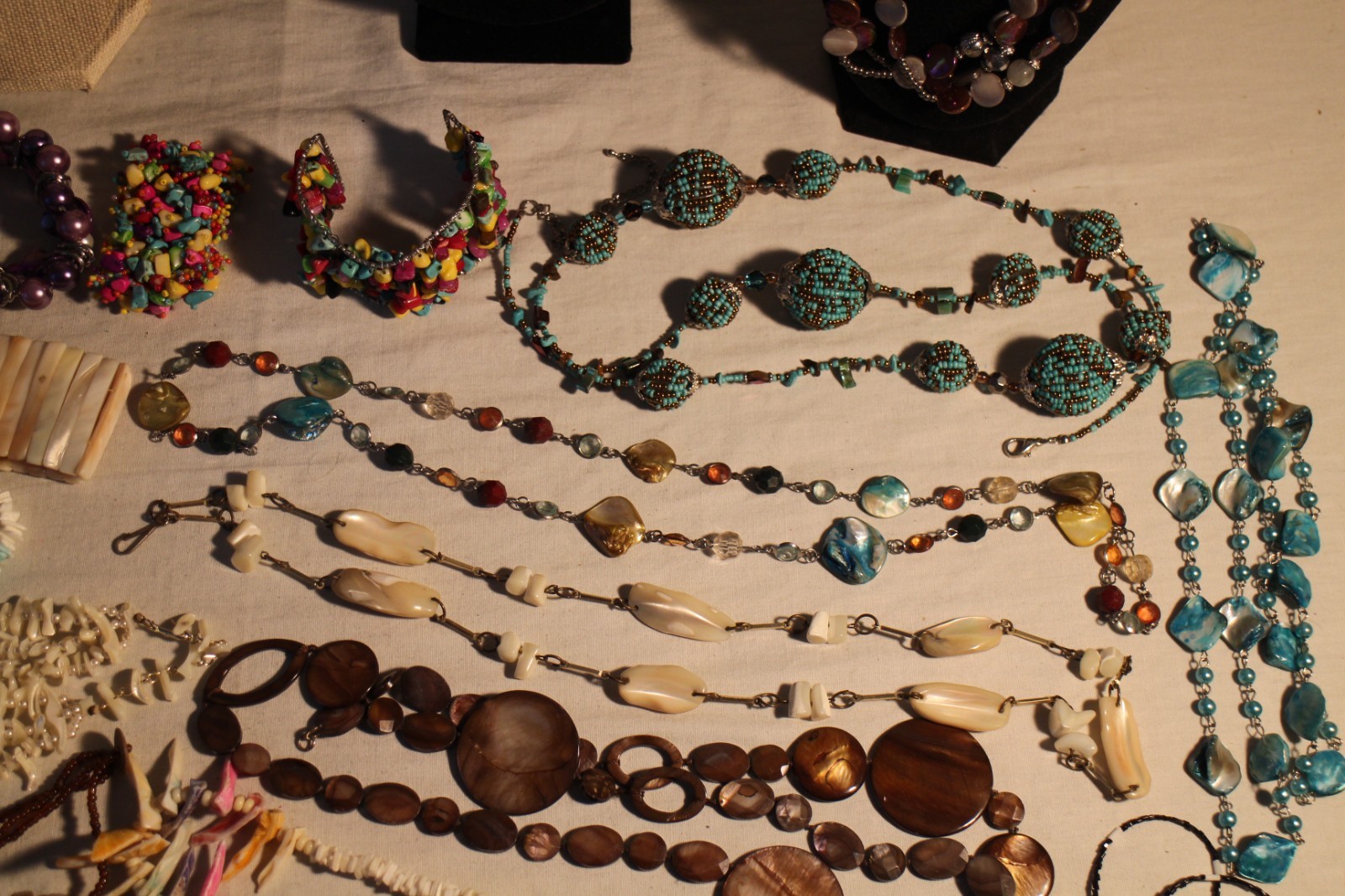 SHELL COSTUME JEWELRY LOT — 4 LBS. 6 OZ.