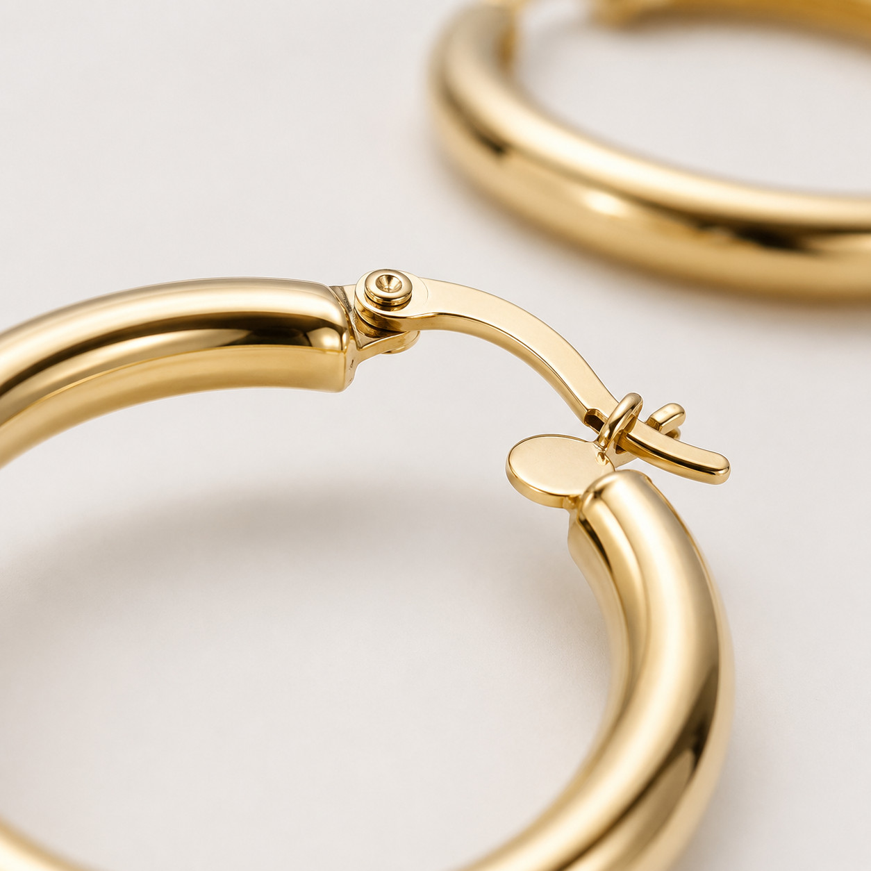 Women’s 20mm Thick Hoop Earrings 18K Gold Plated Lightweight Hypoallergenic