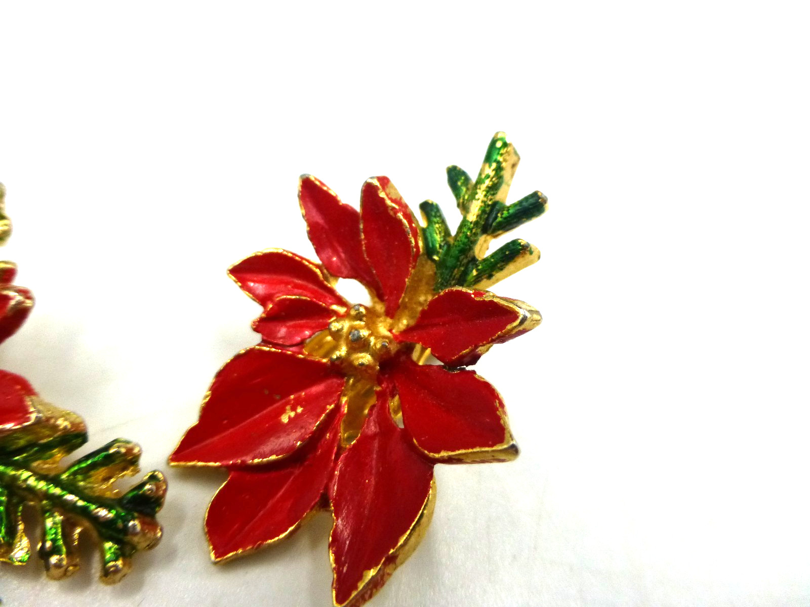Vintage General Mfg Christmas Poinsettia Brooch Pin & Clip Earrings Gold Tone