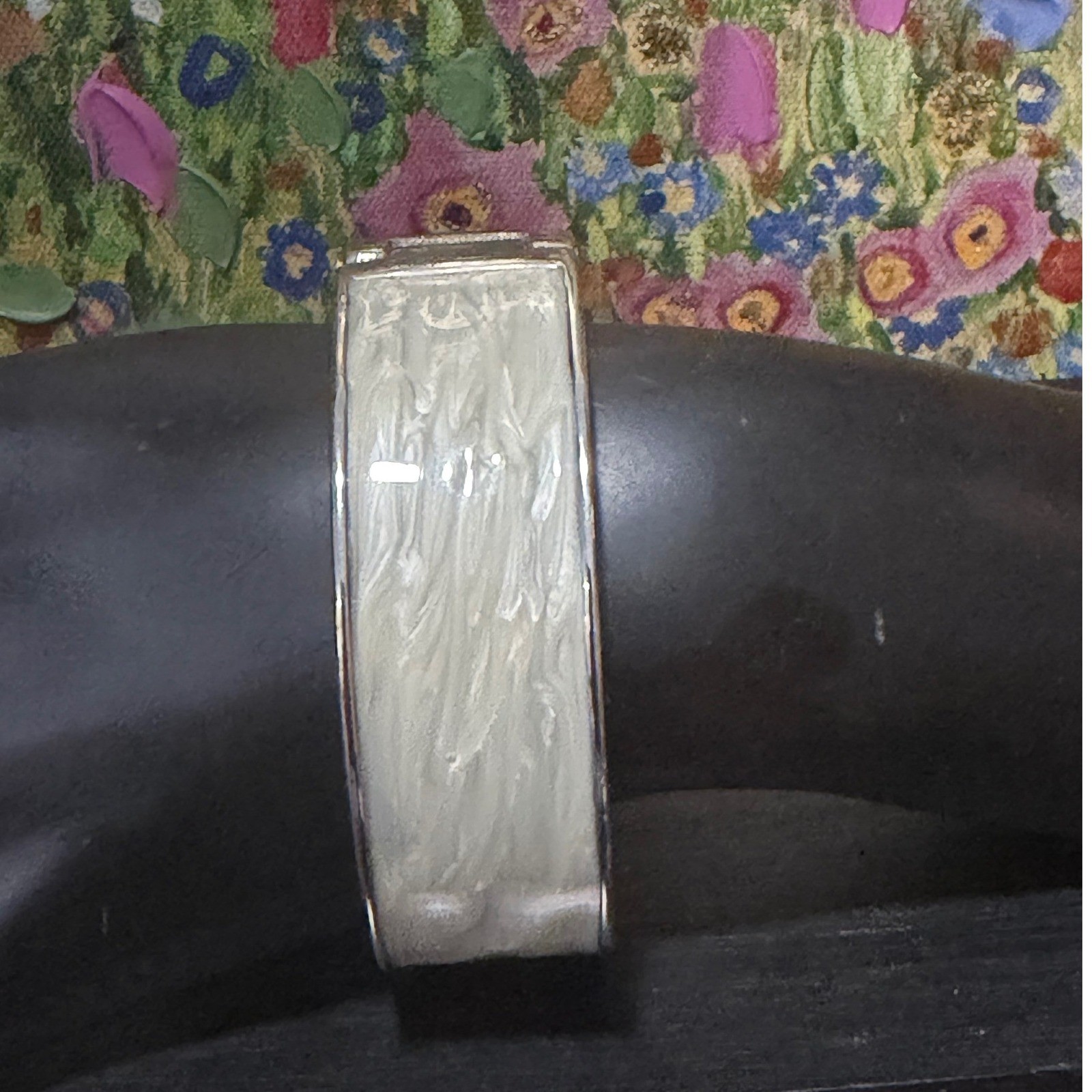 Hinged Bangle Bracelet Women 7in Cream Silver Marbled Enamel Good UNBRANDED