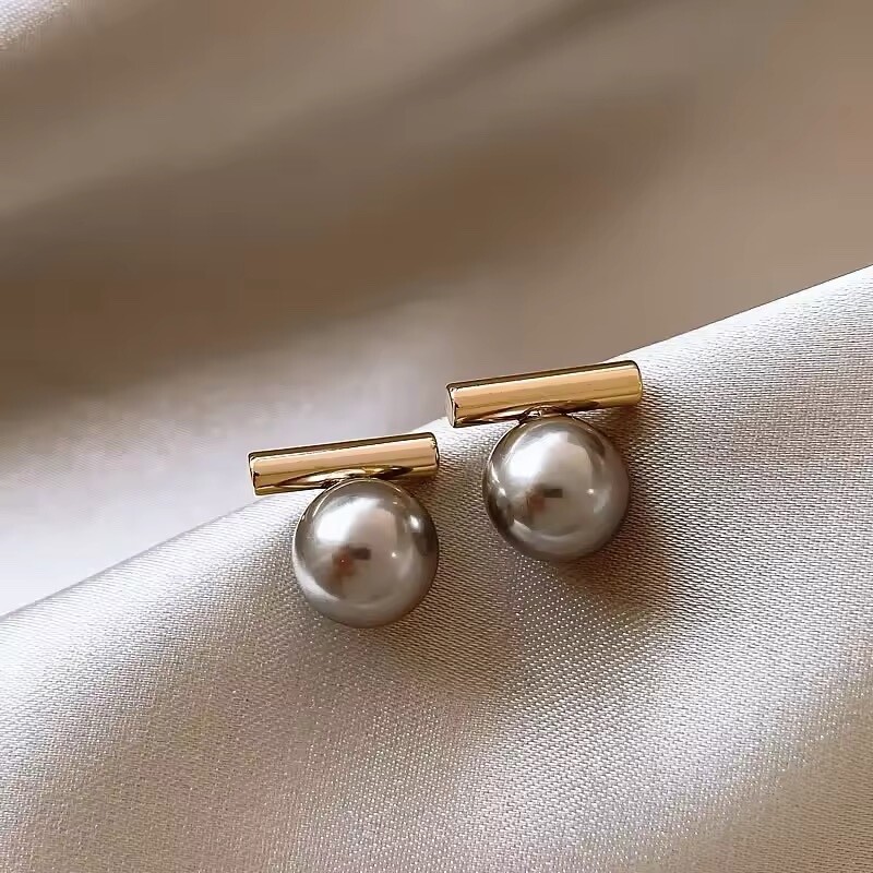 ZARD Pearl Stud Earrings Charcoal Black