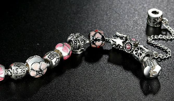 925 SILVER PLATED CHARMS BRACELET W/ FLOWER & HEART BEADS / LENGTH 7.5”