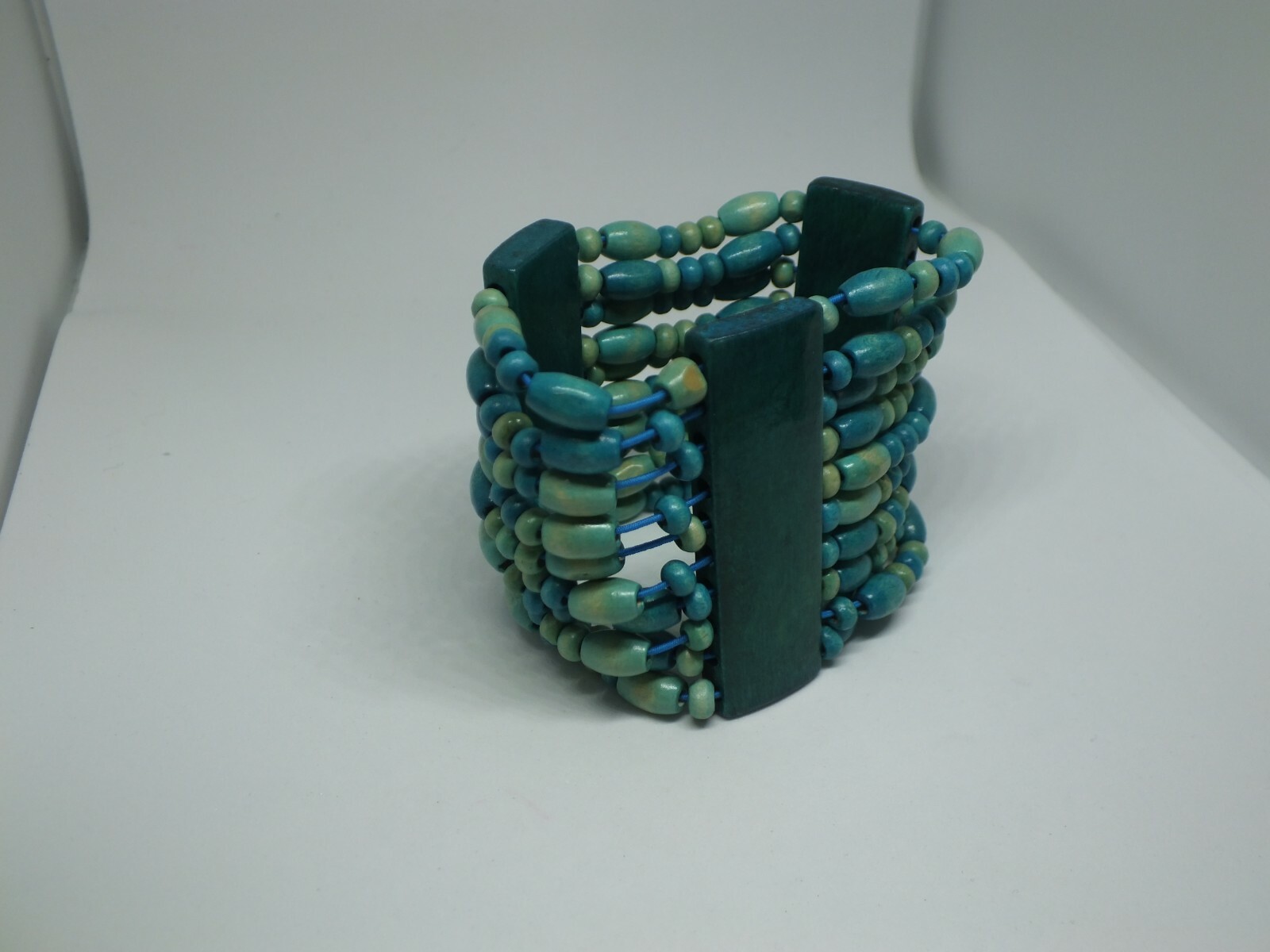 Beautiful Stretch Bracelet Plastic Wood Beads Turquoise 2 1/4″ W x 2″ Unstretche