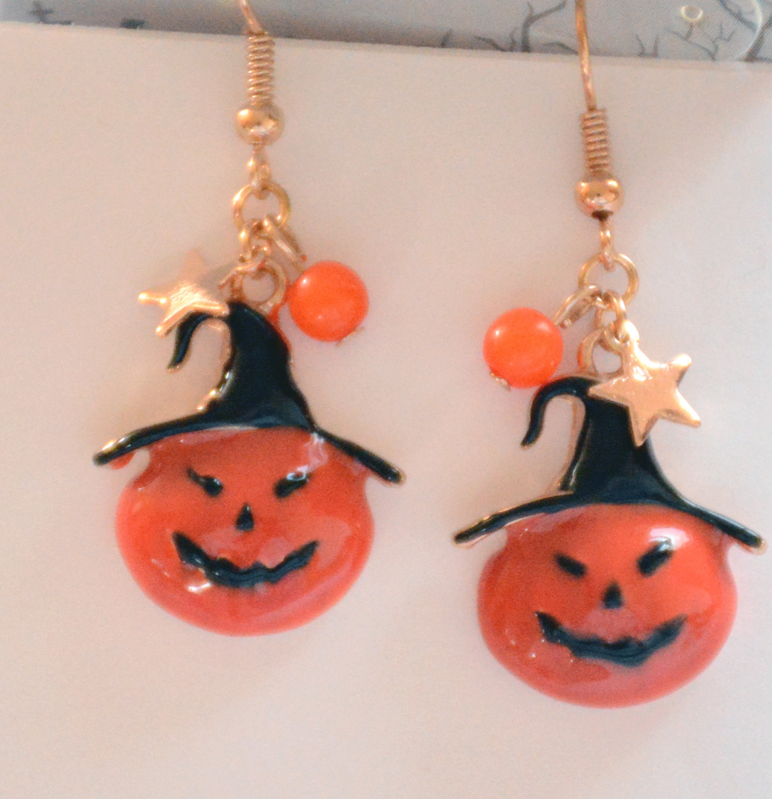 Halloween Jack-O-Lantern Pumpkin w Witch Hat Earrings / Gold-tone Fish Hook