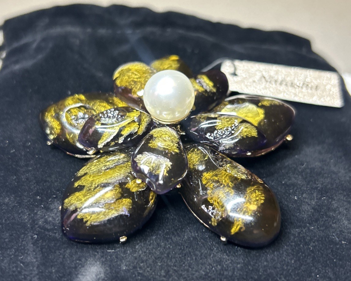 NATASHA RESIN FLOWER BROOCH WITH MULTICOLOURED RHINESTONES IN YELLOW/ BLACK