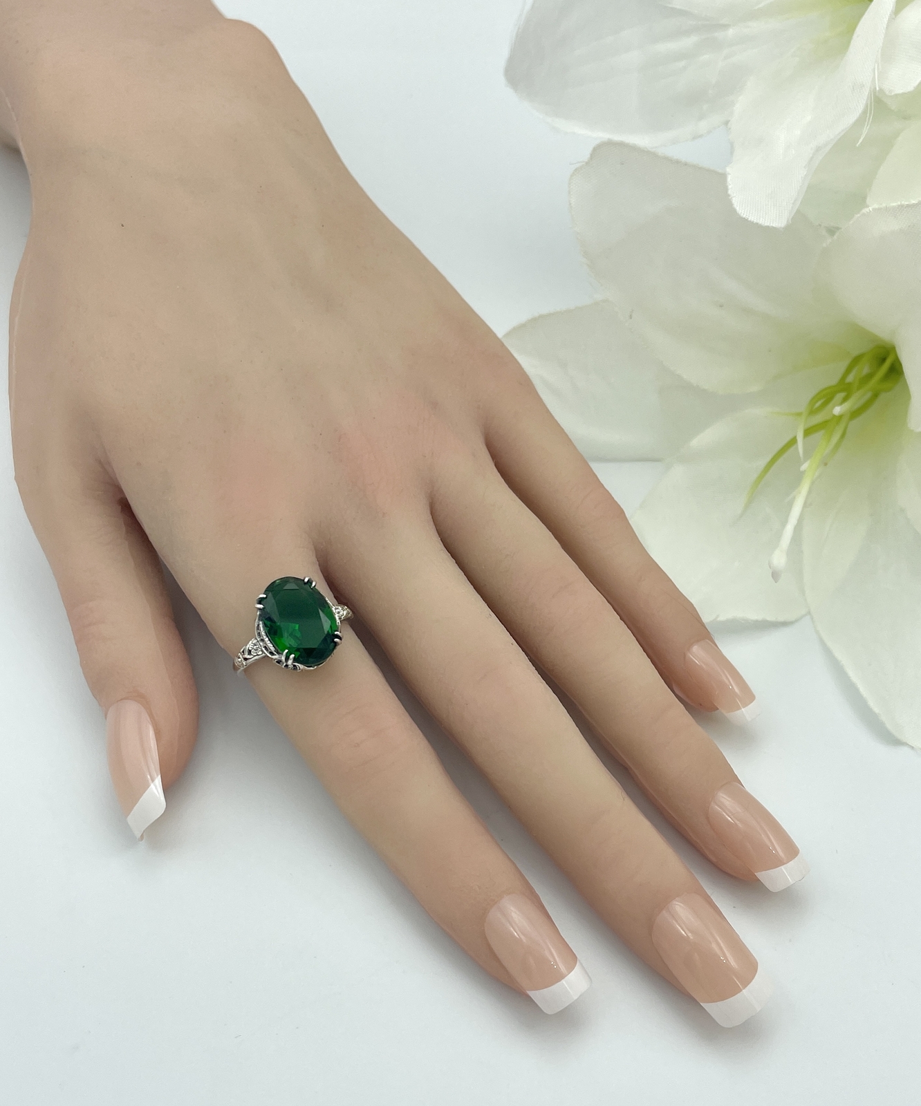 VIVID GREEN 925 STERLING SILVER VINTAGE ANTIQUE STYLE SIM EMERALD RING #1354
