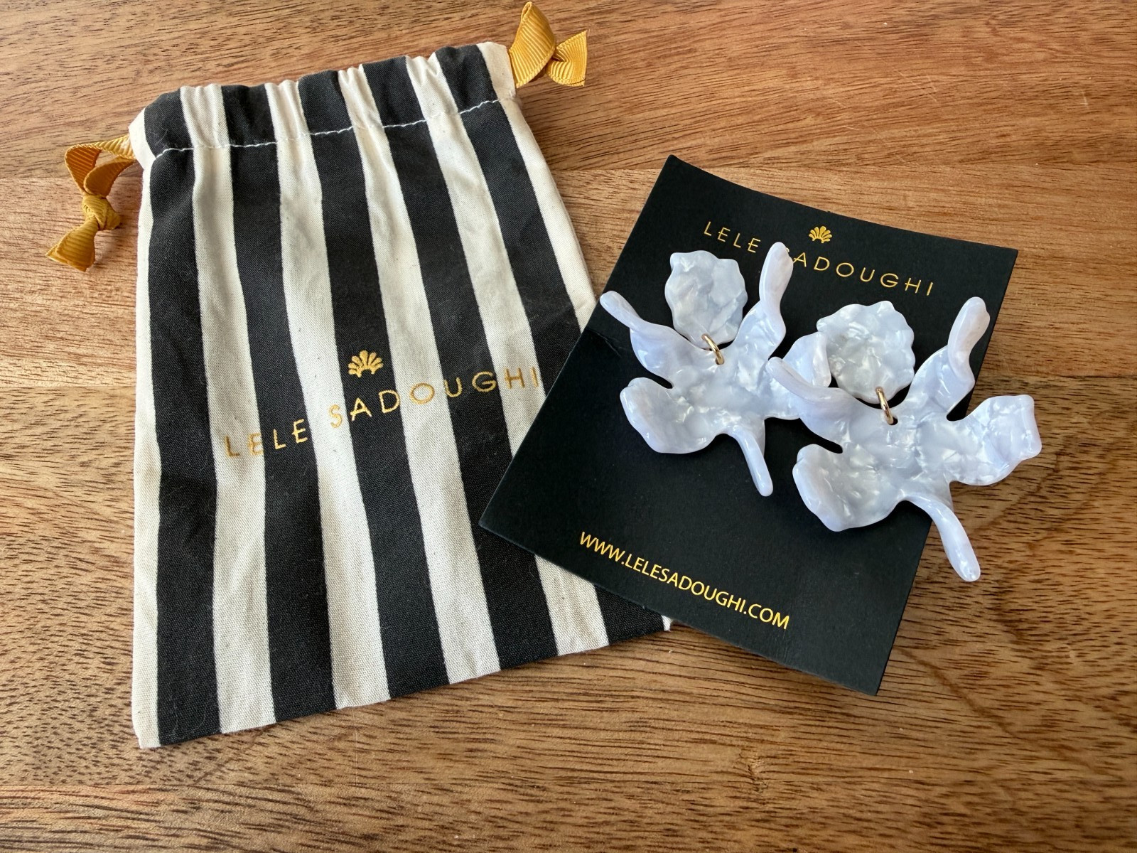 LELE SADOUGHI NWT $125 Paper Lily Mother of Pearl Pierced Earrings Small