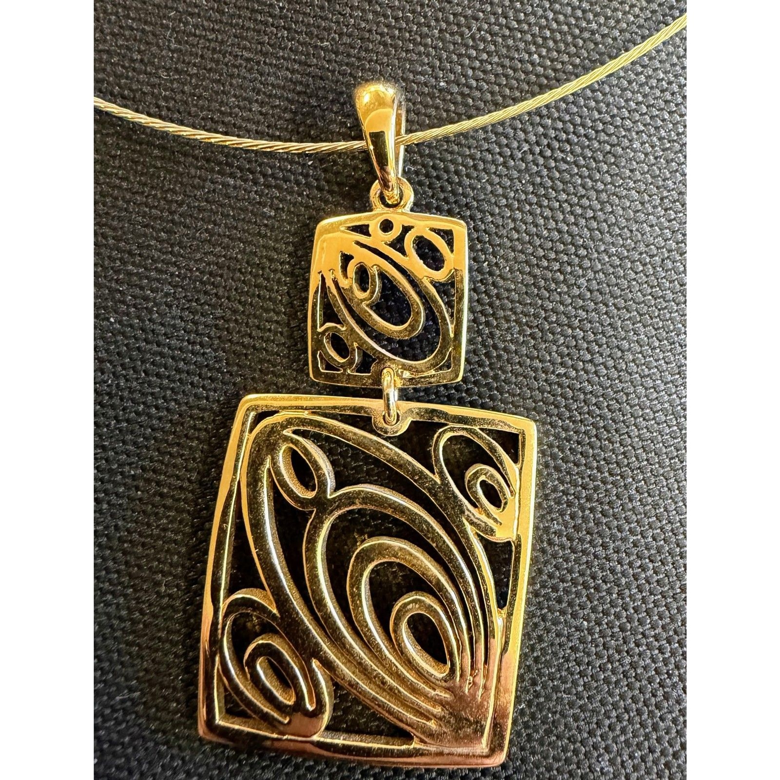 Lia Sophia Gold Tone Wire Necklace Geometric Filigree Cutout Pendant