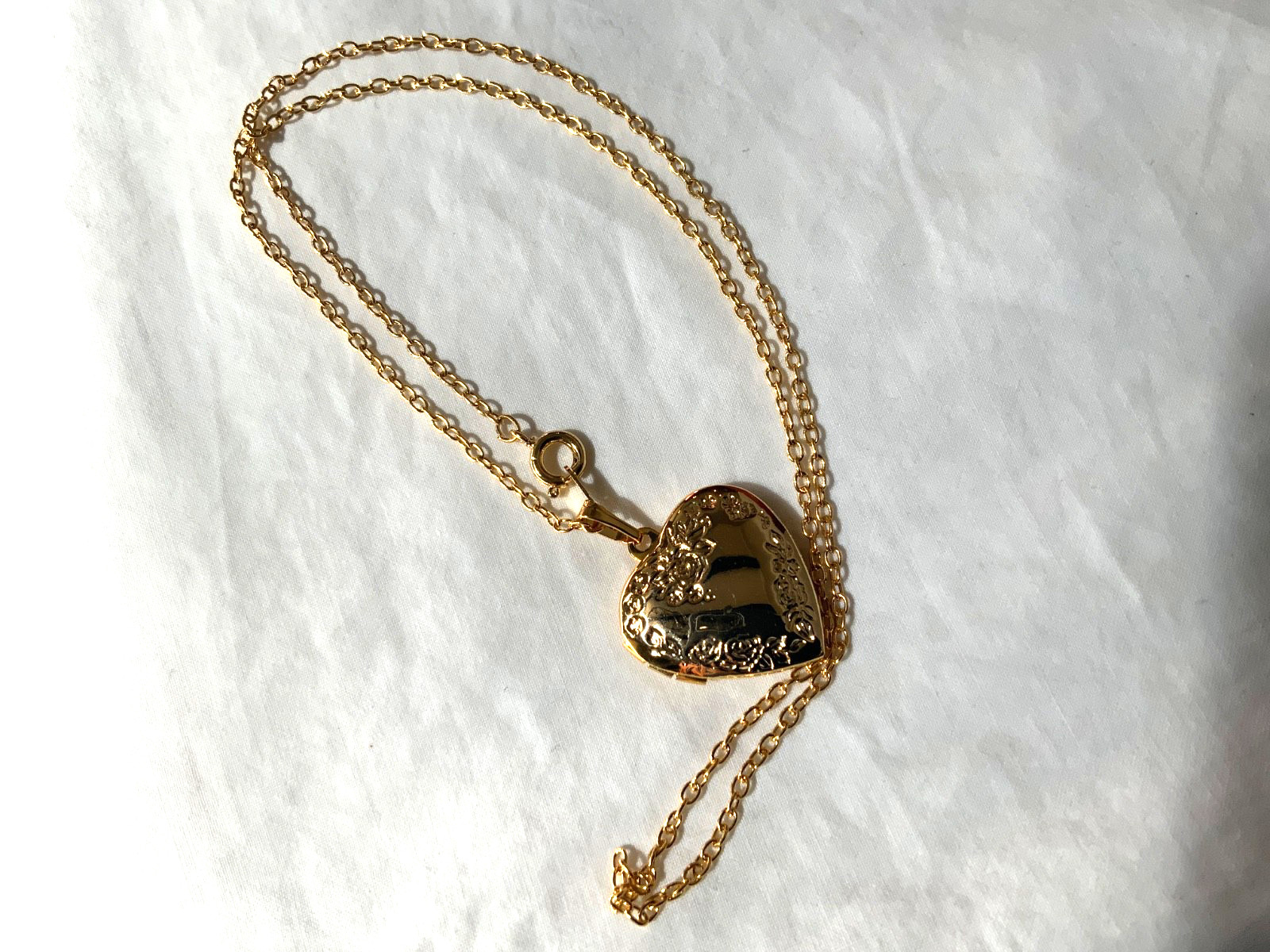 18kt gold plated etched photo heart locket floral slick pendant chain necklace