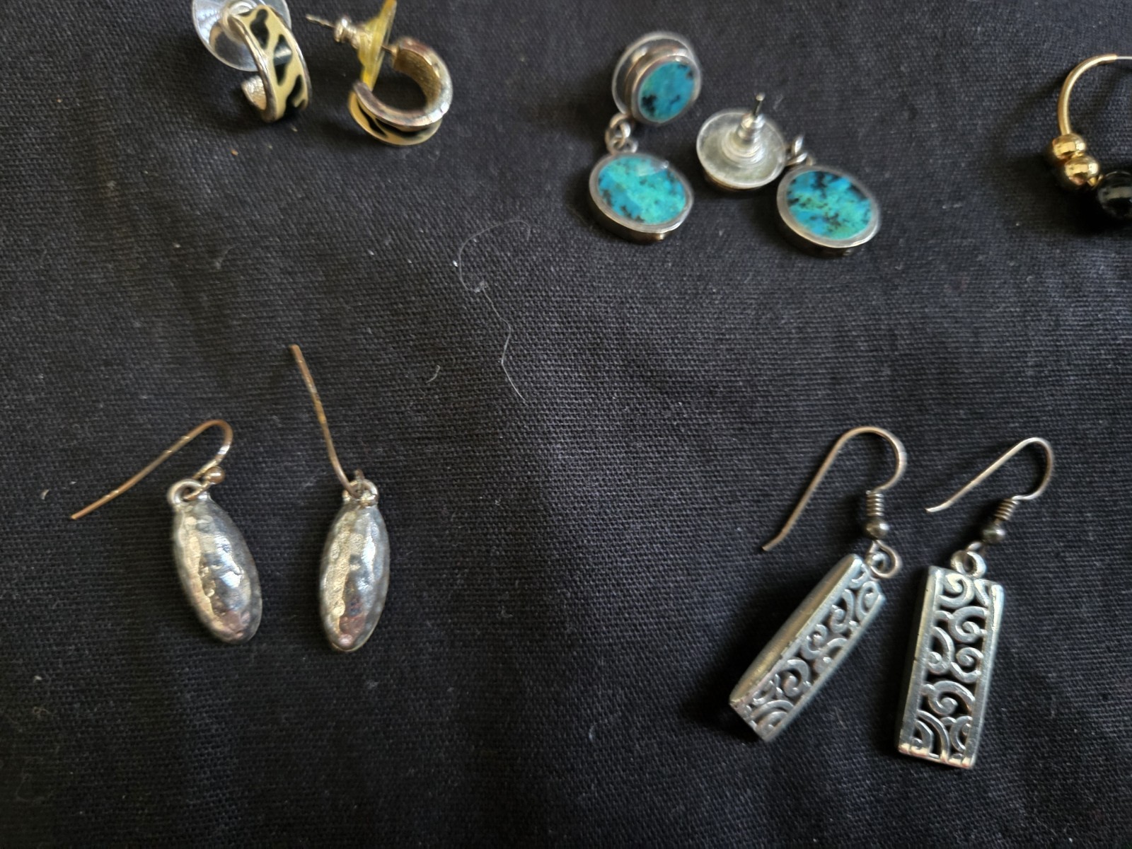 Vtg 18 Pairs Of Earrings Mixed Material Mixed Lot Dangle- Stud
