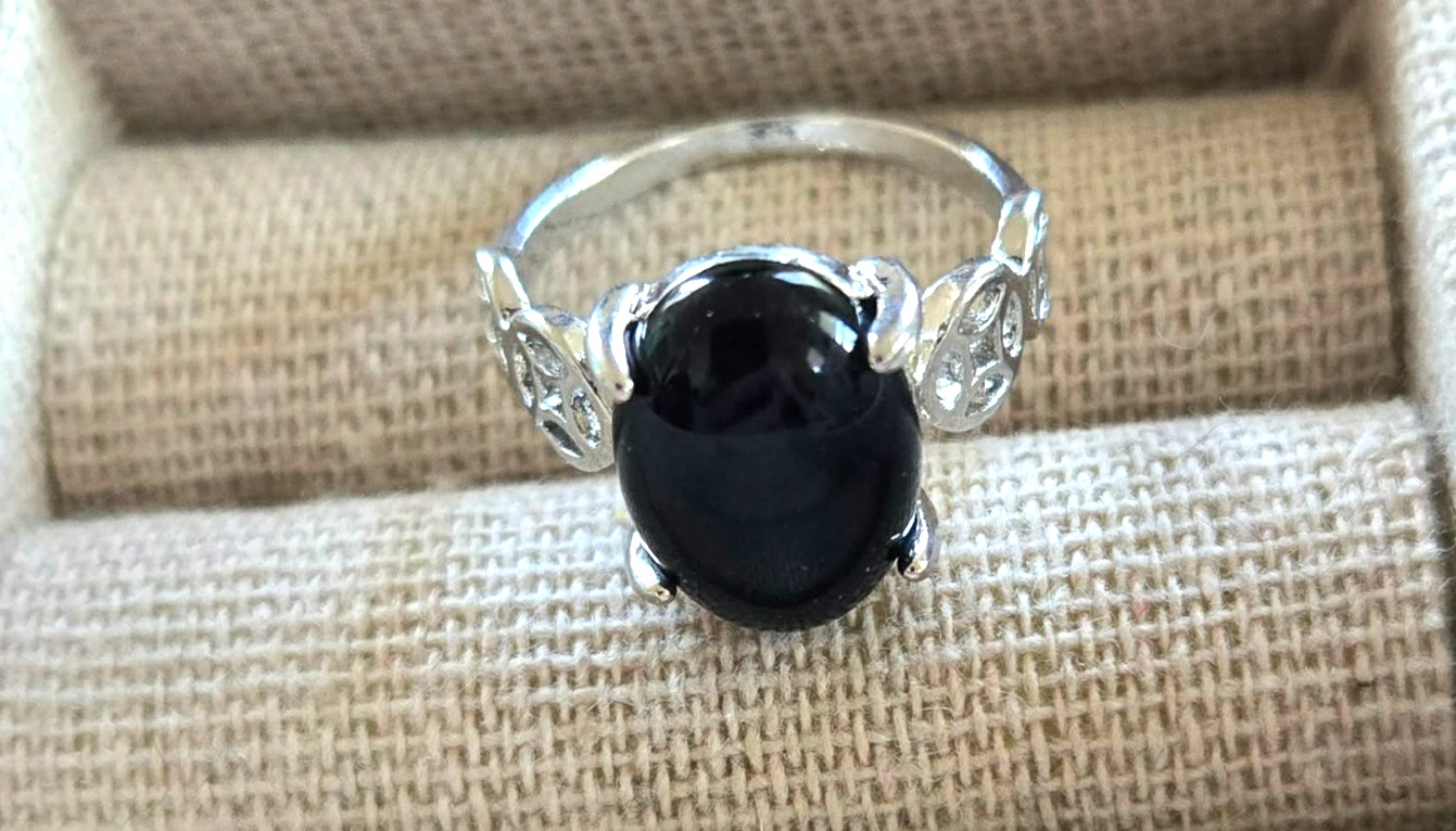 Onyx Ring Acrylic Simulated Size 8 Next Day Shipping