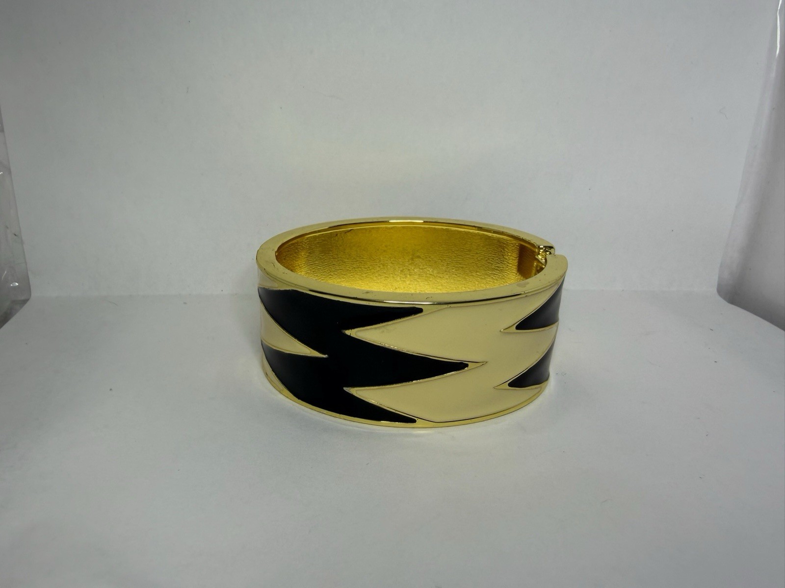Gold Tone Black Enamel Hinged Cuff Bracelet Bangle No Stone Gold/Black