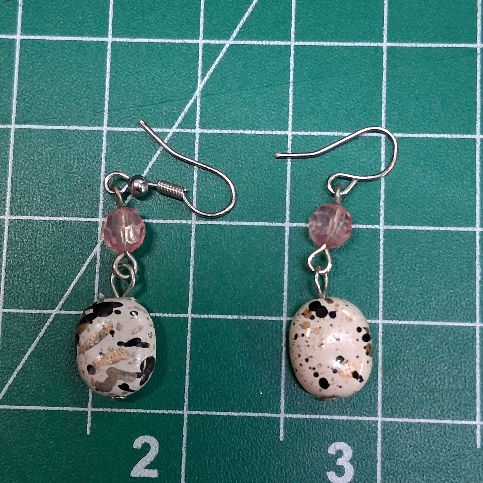Vintage Pale Pink Faceted & Splatter Paint Oval Bead Dangle Hook Earrings