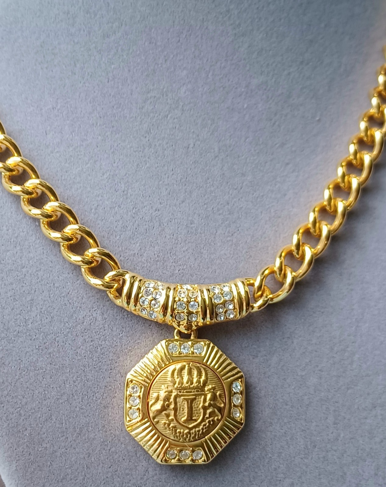 Vintage Ivana Trump Lions Crest Crystal Pendant Goldplated Statement Necklace
