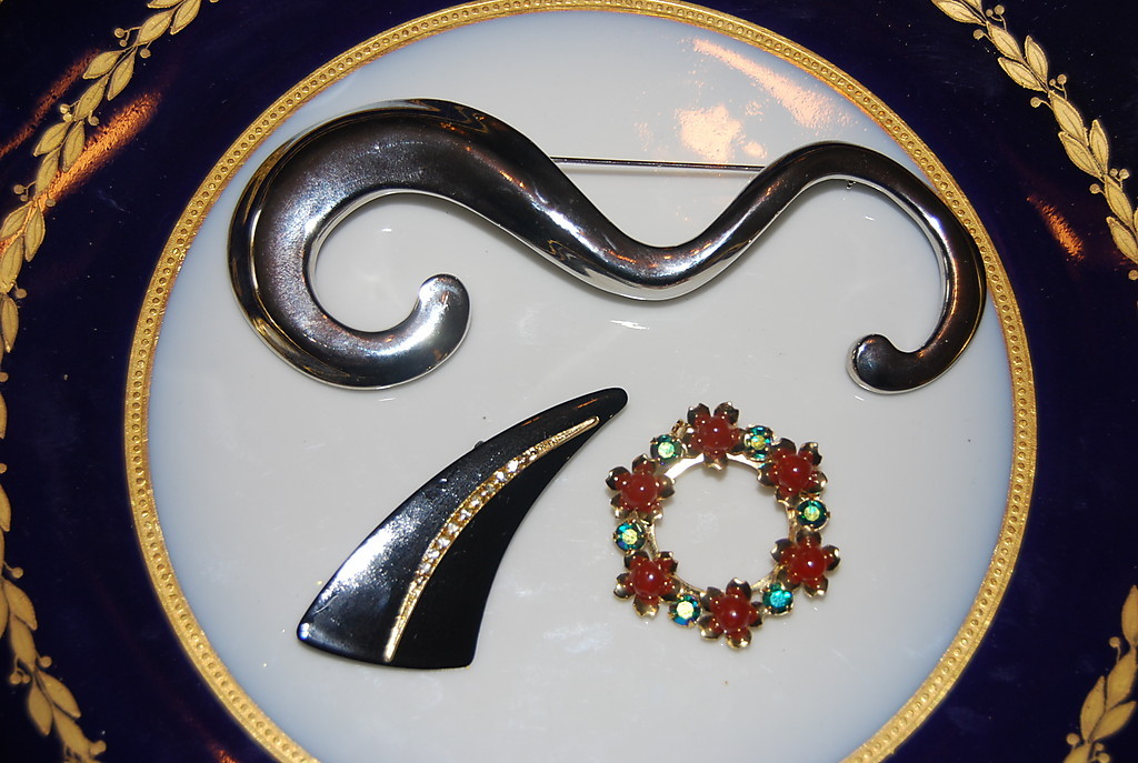 WONDERFUL VINTAGE SET OF THREE ASSORTED PINS OR BROOCHES AS PER PICTURES # M-022
