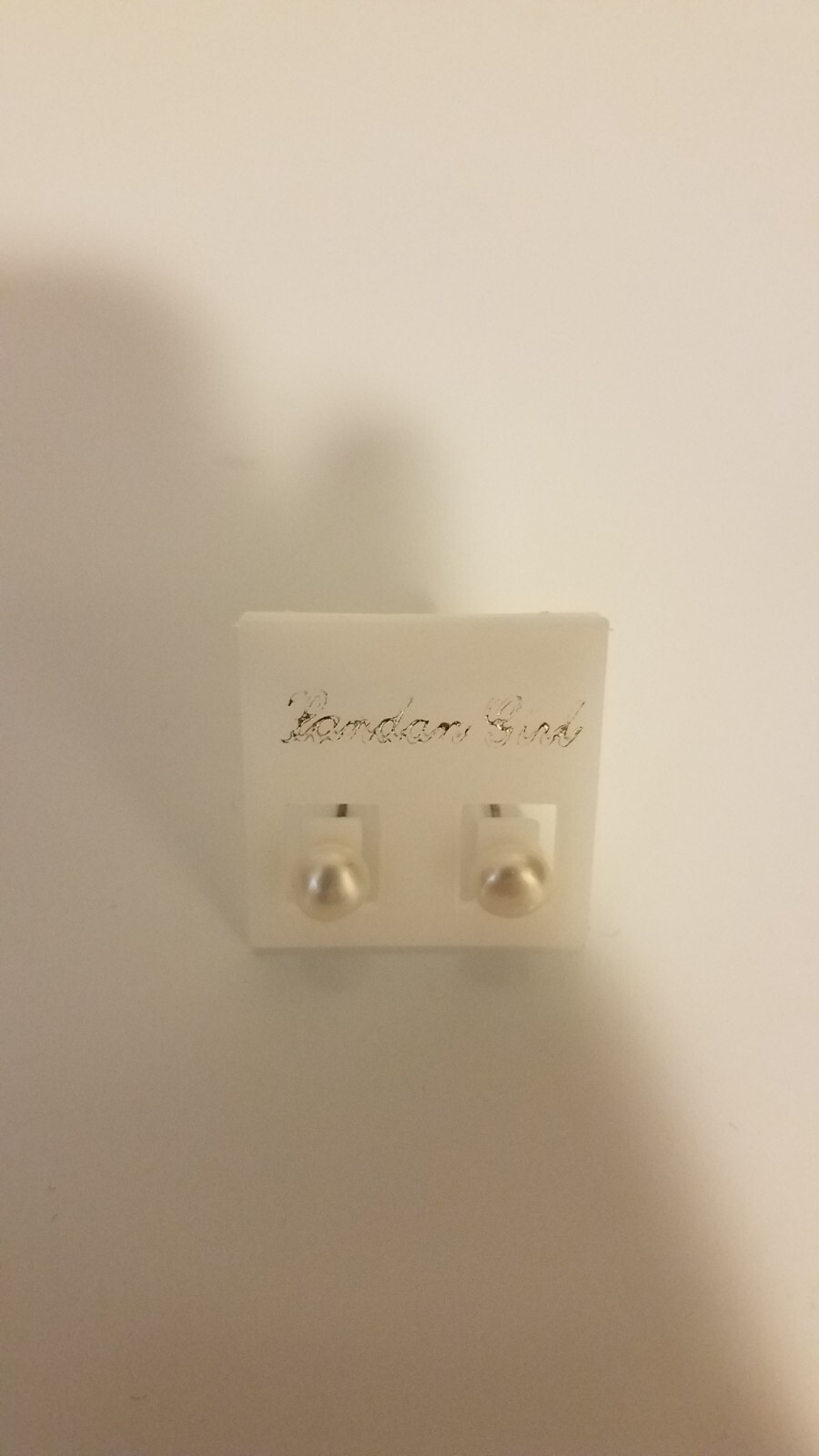 NEW – Vintage London Girl – White Pearl Stud Earrings