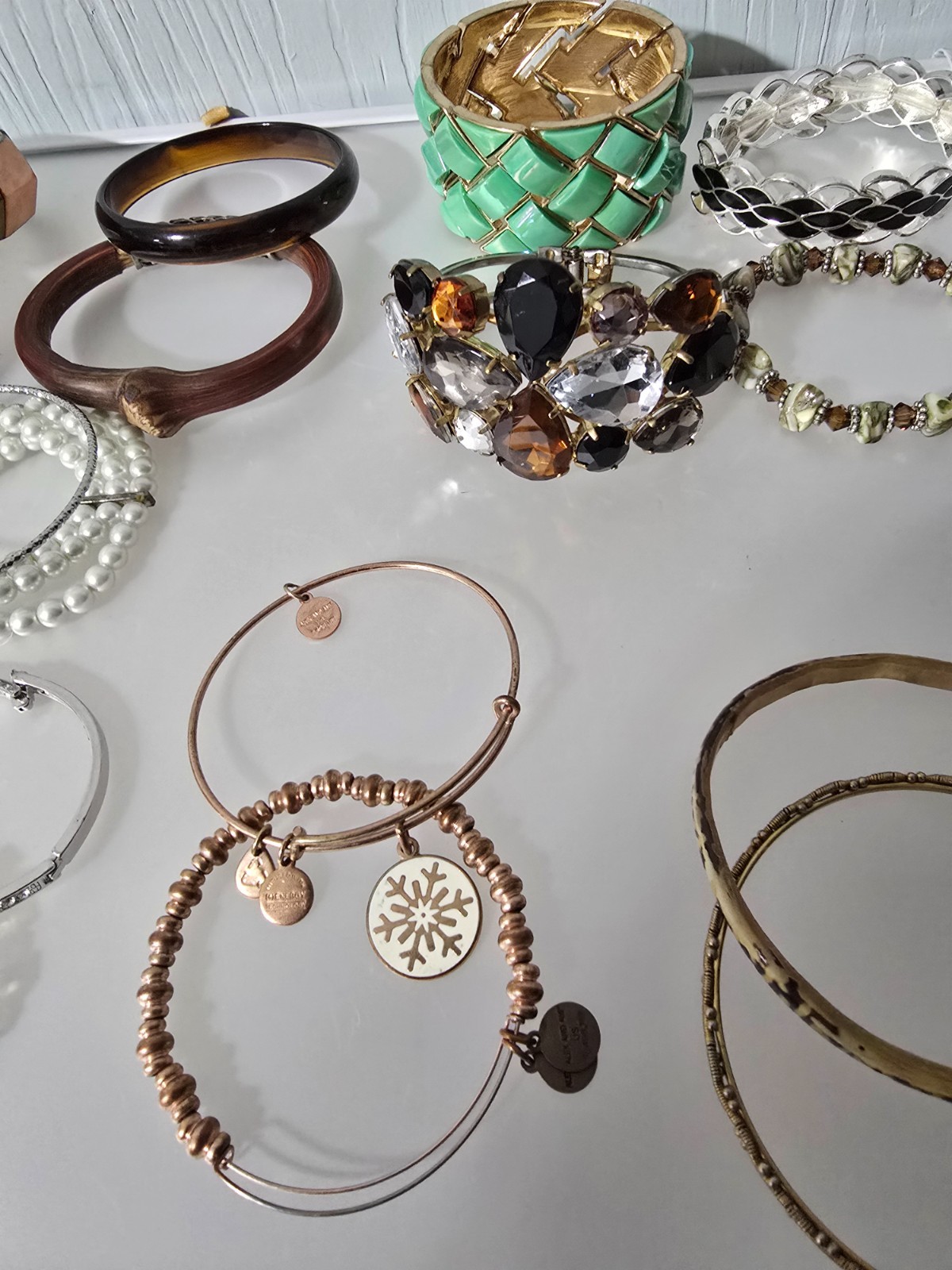 Special Mixed metal material colors and designed, lot of 28 bracelets