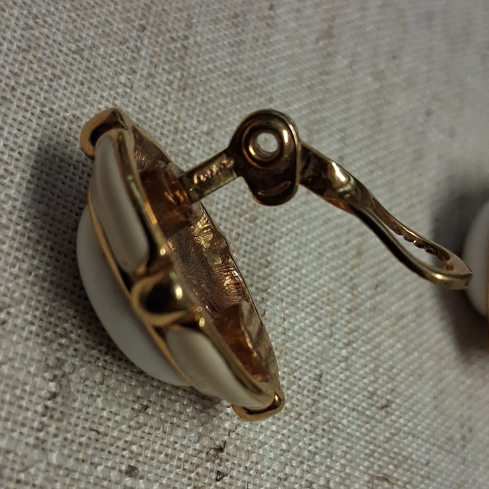 Gold Tone White Enamel Oval Clip-On Earrings Bezel Set 0.8 Inch Lobe