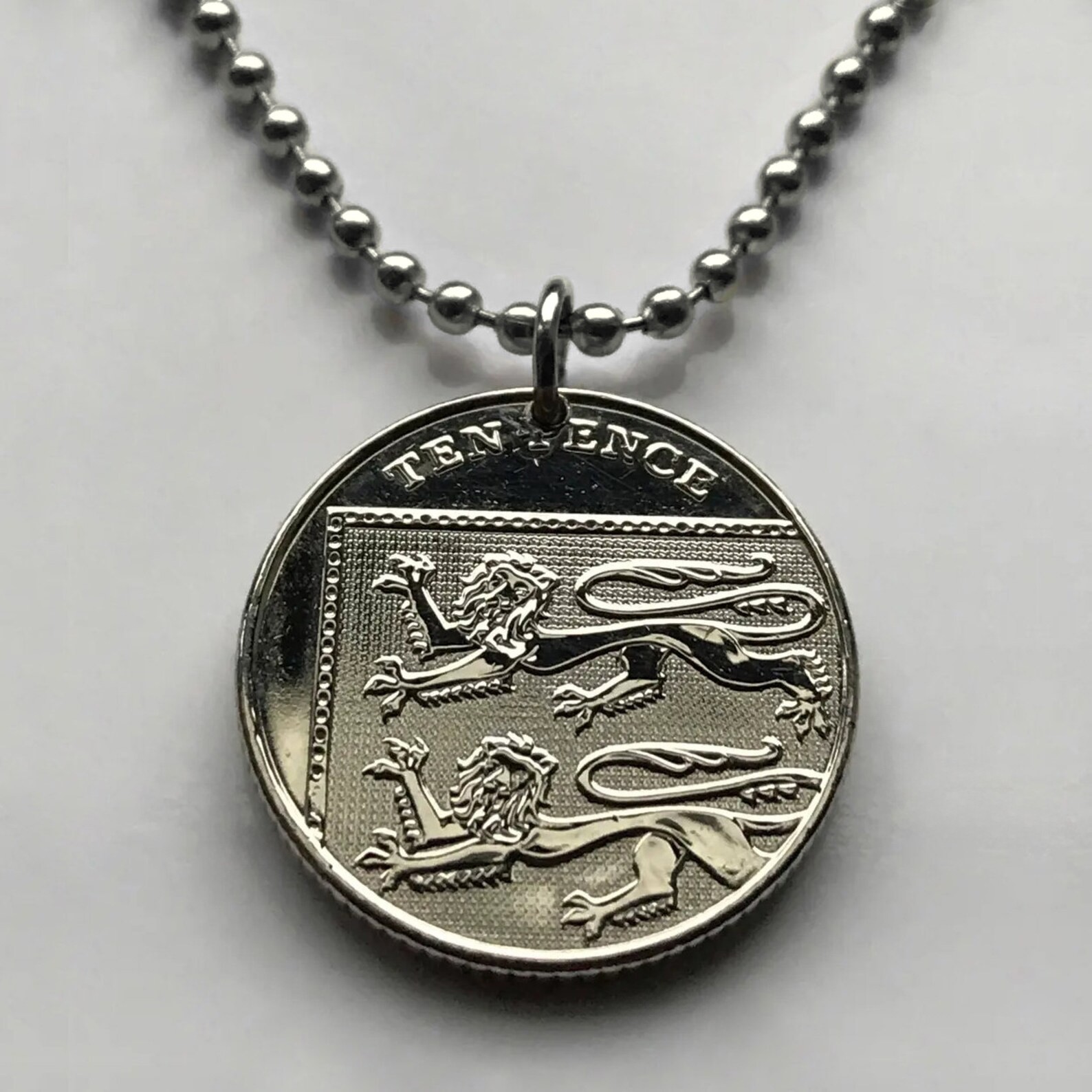 2017 UK England 10 coin pendant English lions London Manchester Liverpool 002256